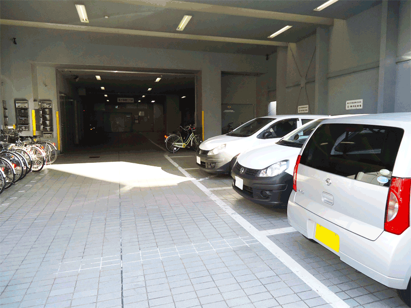 １階駐車場